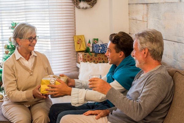 Cadeau pour grands-parents : le kit qui les fait sourire chaque mois